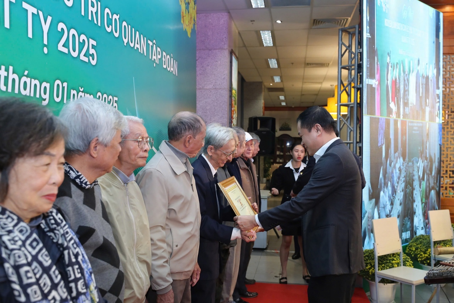 Góp phần lan tỏa sâu sắc các giá trị cốt lõi của văn hóa Petrovietnam - “Khát vọng - Trí tuệ - Chuyên nghiệp - Nghĩa tình” Góp phần lan tỏa sâu sắc các giá trị cốt lõi của văn hóa Petrovietnam - “Khát vọng - Trí tuệ - Chuyên nghiệp - Nghĩa tình”