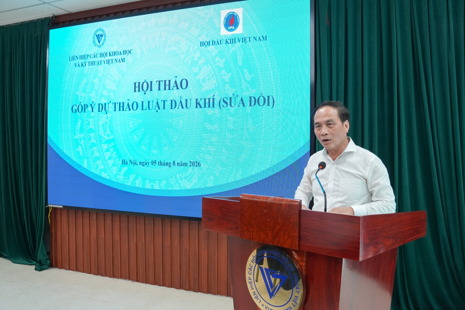 Hoàn thiện Luật Dầu khí để tạo đột phá về thể chế và nâng cao năng lực cạnh tranh Hoàn thiện Luật Dầu khí để tạo đột phá về thể chế và nâng cao năng lực cạnh tranh