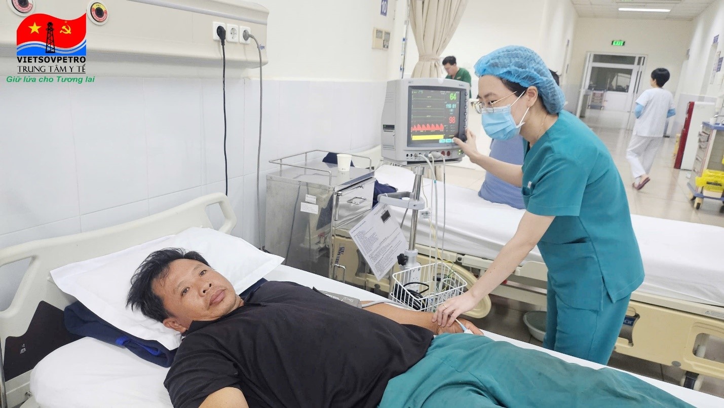 Giàn RP-3 Vietsovpetro kịp thời hỗ trợ, cấp cứu ngư dân gặp nạn trên biển Giàn RP-3 Vietsovpetro kịp thời hỗ trợ, cấp cứu ngư dân gặp nạn trên biển