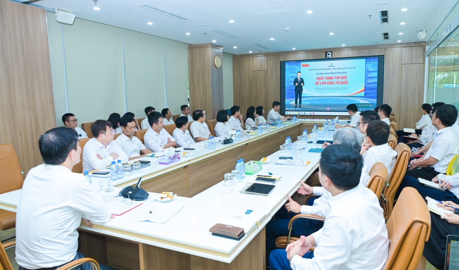 Chi bộ PVNDB sinh hoạt định kỳ tháng 8/2026 với chủ đề “Khát vọng tìm dầu để làm giàu cho Tổ quốc”