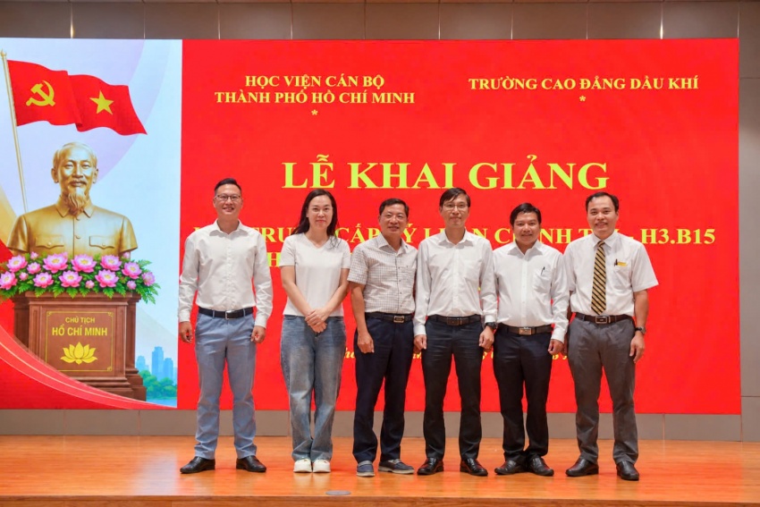 Khai giảng lớp Trung cấp Lý luận chính trị H3.B15 (2026 - 2028), hệ không tập trung Khai giảng lớp Trung cấp Lý luận chính trị H3.B15 (2026 2028), hệ không tập trung