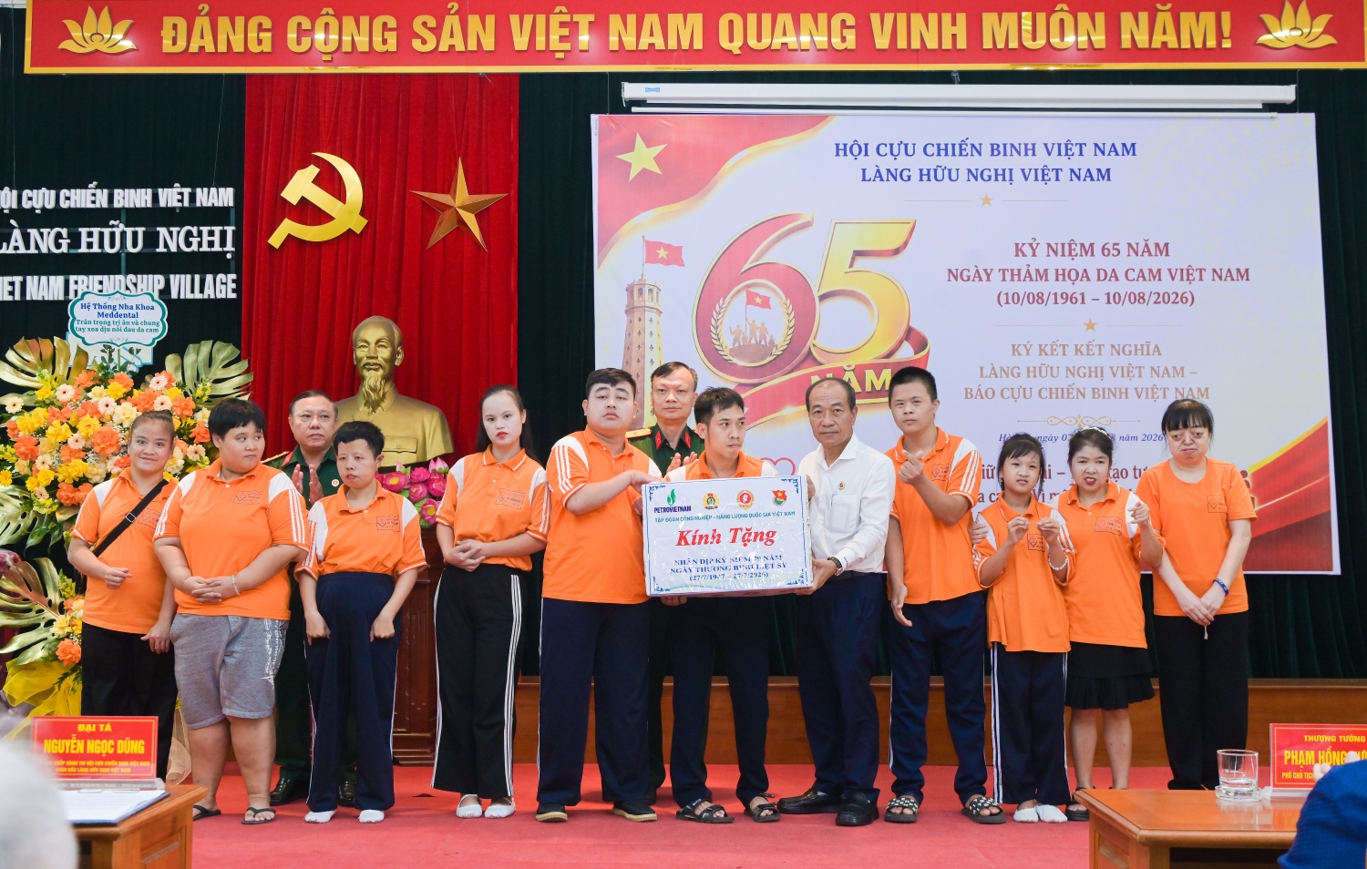 Petrovietnam lan tỏa nghĩa tình, sẻ chia với nạn nhân chất độc da cam Petrovietnam lan tỏa nghĩa tình, sẻ chia với nạn nhân chất độc da cam
