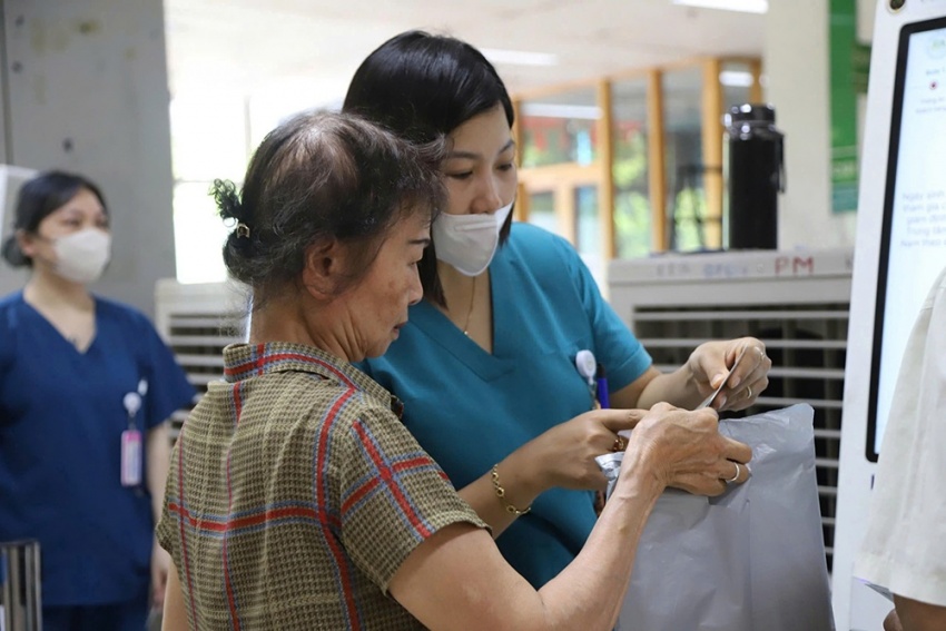 Sau hơn một tháng mở rộng BHYT ngoại trú: Người bệnh được lợi gì? Sau hơn một tháng mở rộng BHYT ngoại trú: Người bệnh được lợi gì?