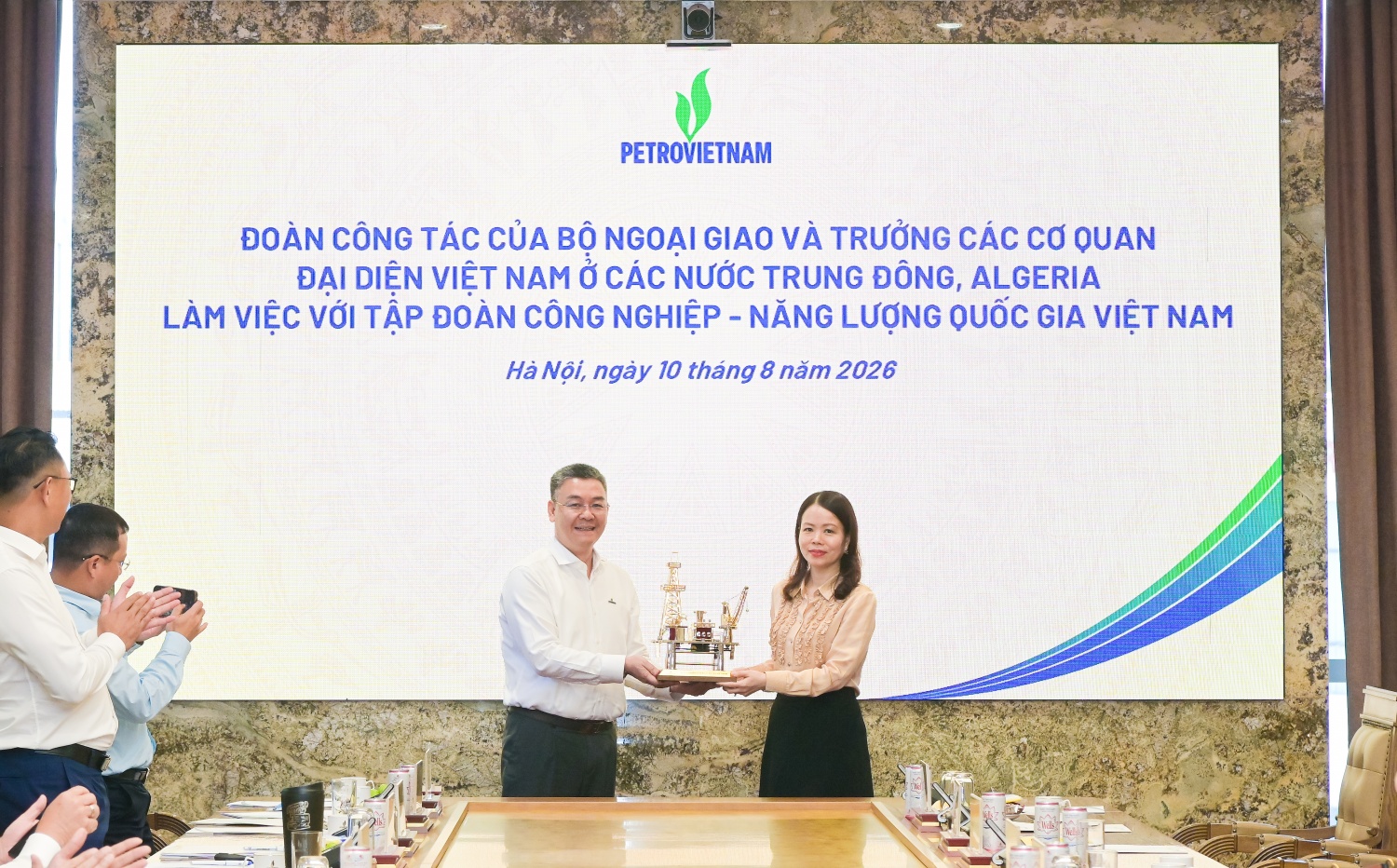 Đẩy mạnh ngoại giao năng lượng, mở rộng không gian phát triển cho Petrovietnam tại Trung Đông và Châu Phi Đẩy mạnh ngoại giao năng lượng, mở rộng không gian phát triển cho Petrovietnam tại Trung Đông và Châu Phi