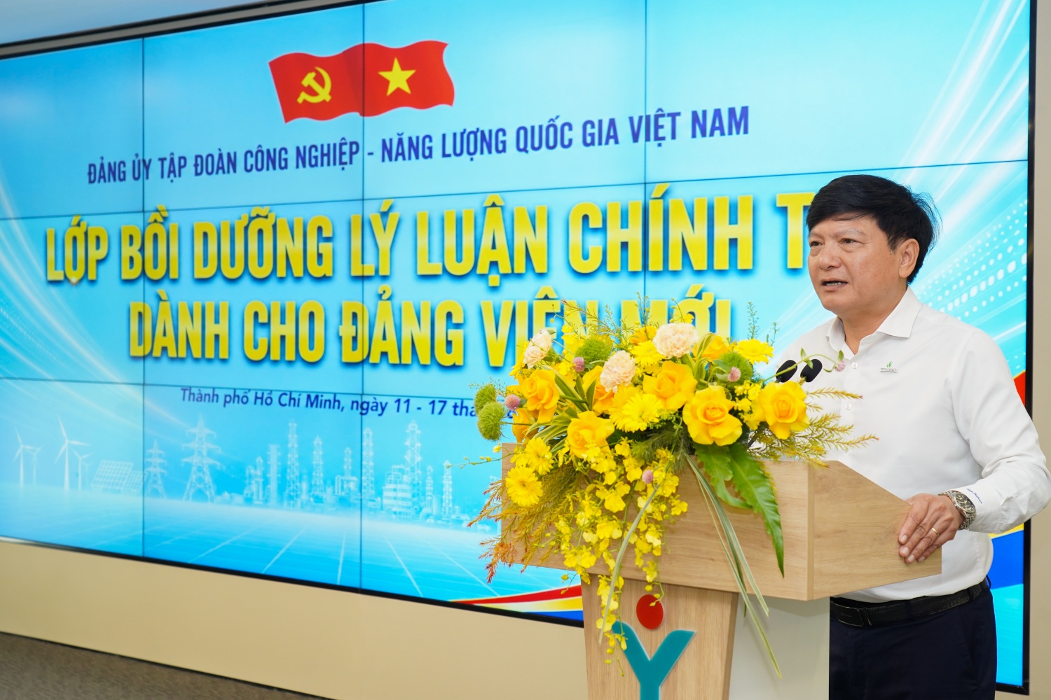Petrovietnam khai giảng lớp Bồi dưỡng lý luận chính trị dành cho đảng viên mới tại TP. Hồ Chí Minh Petrovietnam khai giảng Lớp bồi dưỡng lý luận chính trị dành cho đảng viên mới tại TP HCM