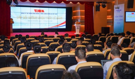 Bồi dưỡng nhận thức về Đảng, xây dựng nguồn lực cho chặng đường phát triển mới của Petrovietnam