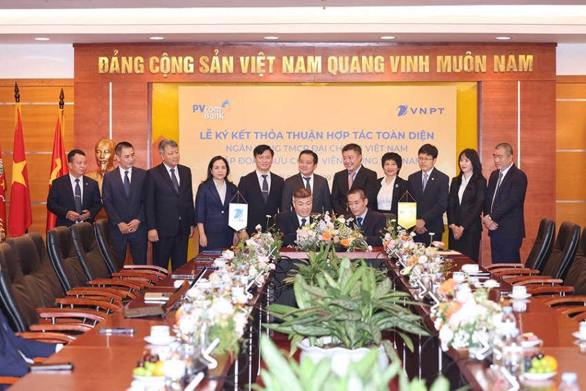 PVcomBank: Dấu mốc UPCoM và bước chuyển sang giai đoạn tăng tốc mới PVcomBank: Dấu mốc UPCoM và bước chuyển sang giai đoạn tăng tốc mới