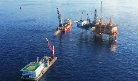 Bản lĩnh Petrovietnam: Tổng thầu vận chuyển, lắp đặt các công trình biển