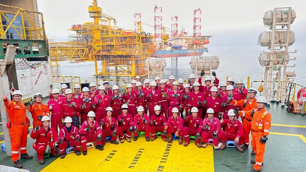 Bản lĩnh Petrovietnam: Tổng thầu vận chuyển, lắp đặt các công trình biển
