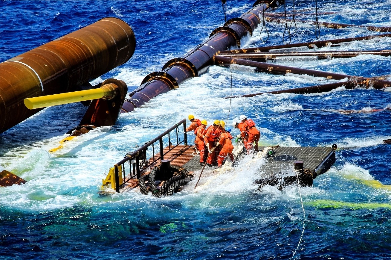 Bản lĩnh Petrovietnam: Tổng thầu vận chuyển, lắp đặt các công trình biển