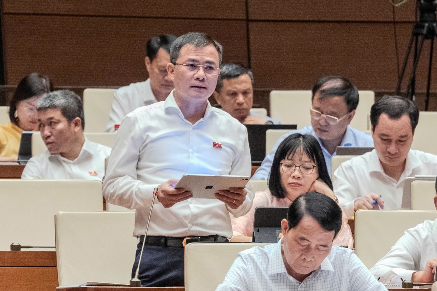 Đại biểu Quốc hội đề nghị minh bạch cơ chế chia sẻ hạ tầng, phân bổ băng tần viễn thông