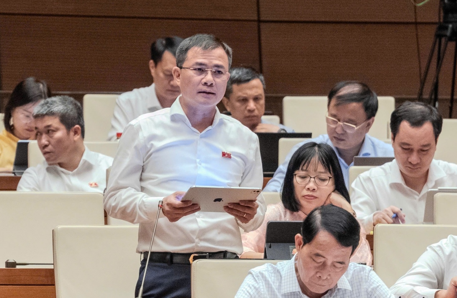Đại biểu Quốc hội đề nghị minh bạch cơ chế chia sẻ hạ tầng, phân bổ băng tần viễn thông
