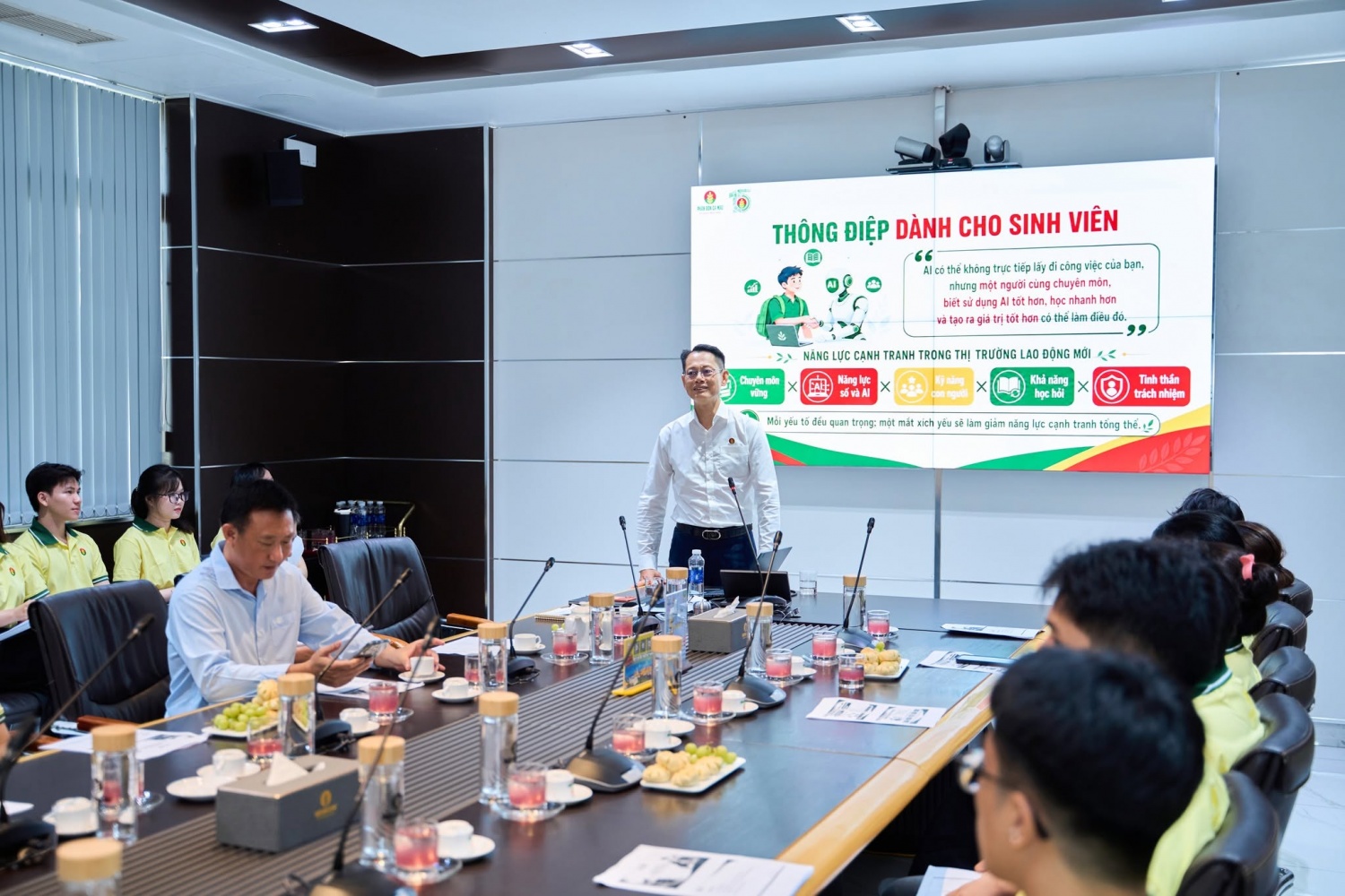 PVCFC trao “hành trang” nghề nghiệp cho thực tập sinh