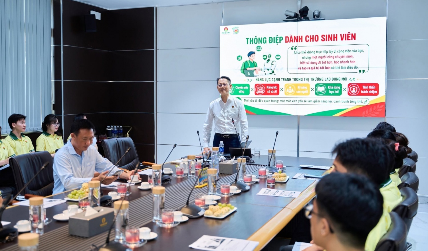 PVCFC trao “hành trang” nghề nghiệp cho thực tập sinh