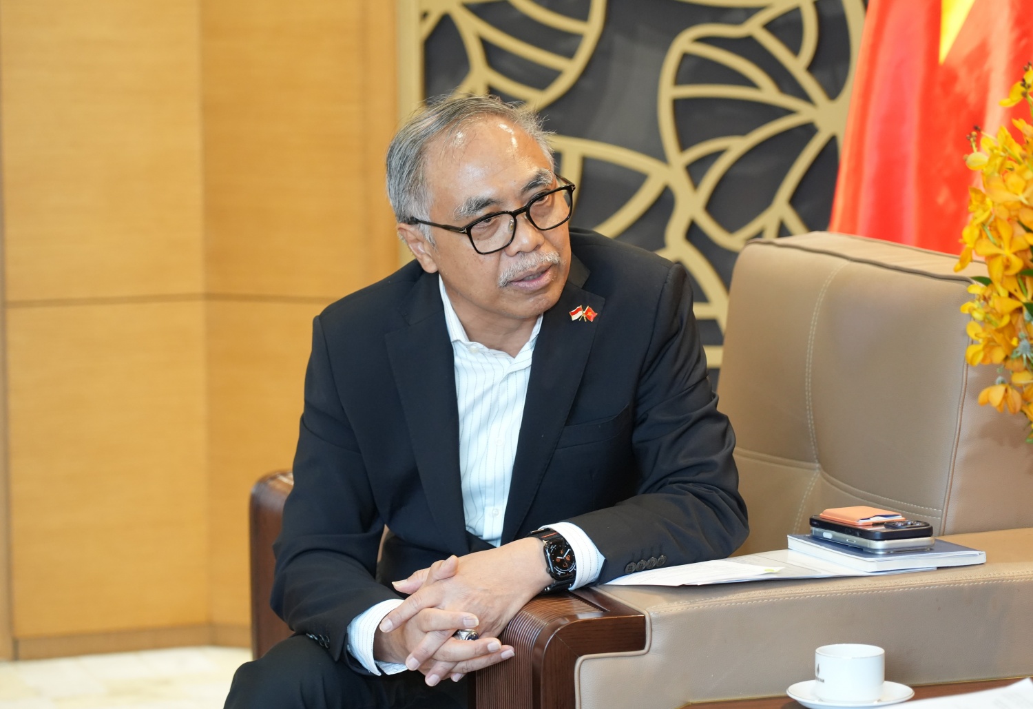 Ngài Adam M. Tugio, Đại sứ Indonesia tại Việt Nam trao đổi tại buổi làm việc
