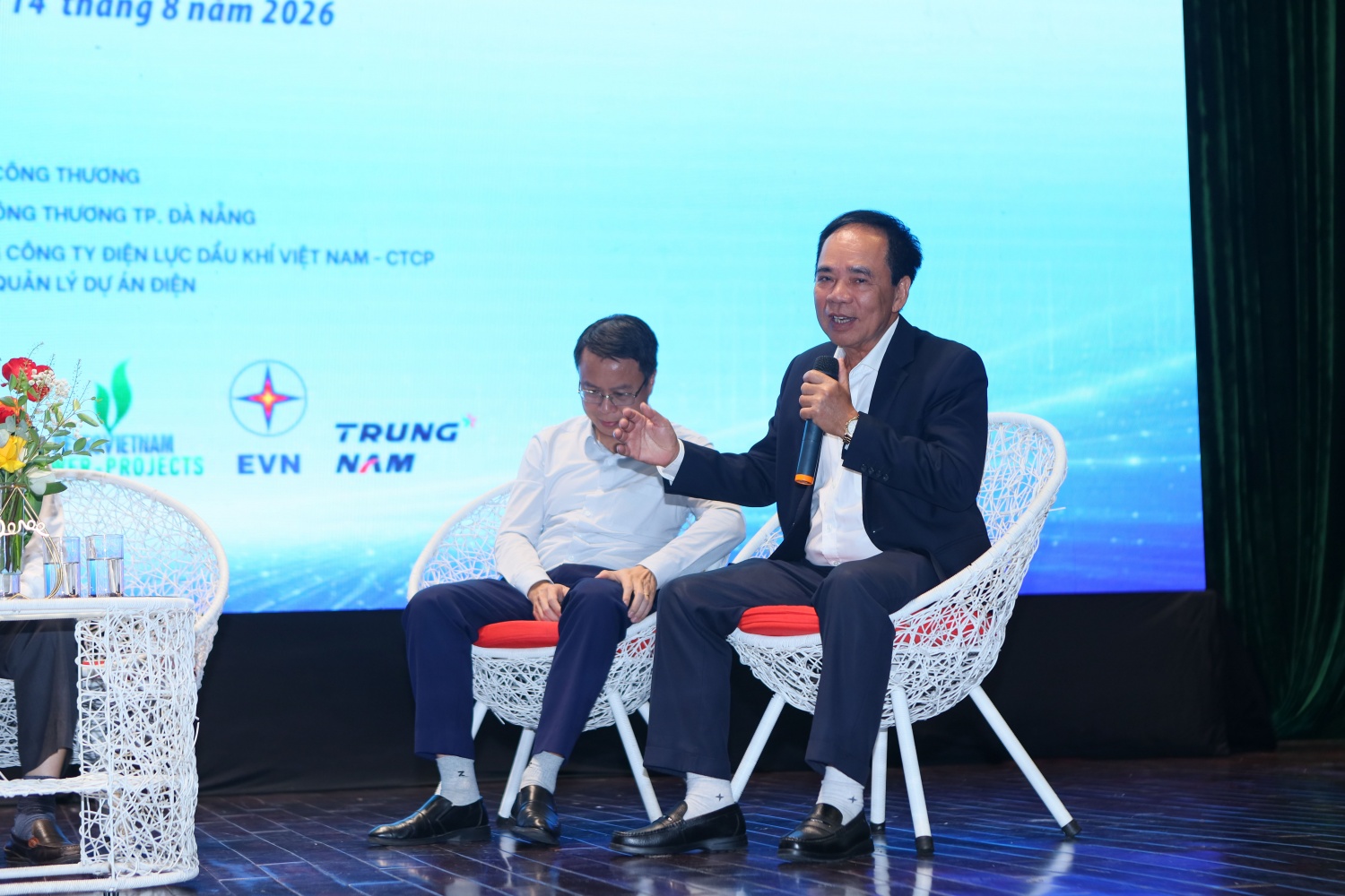 Cần mở rộng đối tượng được phép mua bán điện trực tiếp từ các dự án điện khí LNG Cần mở rộng đối tượng được phép mua bán điện trực tiếp từ các dự án điện khí LNG