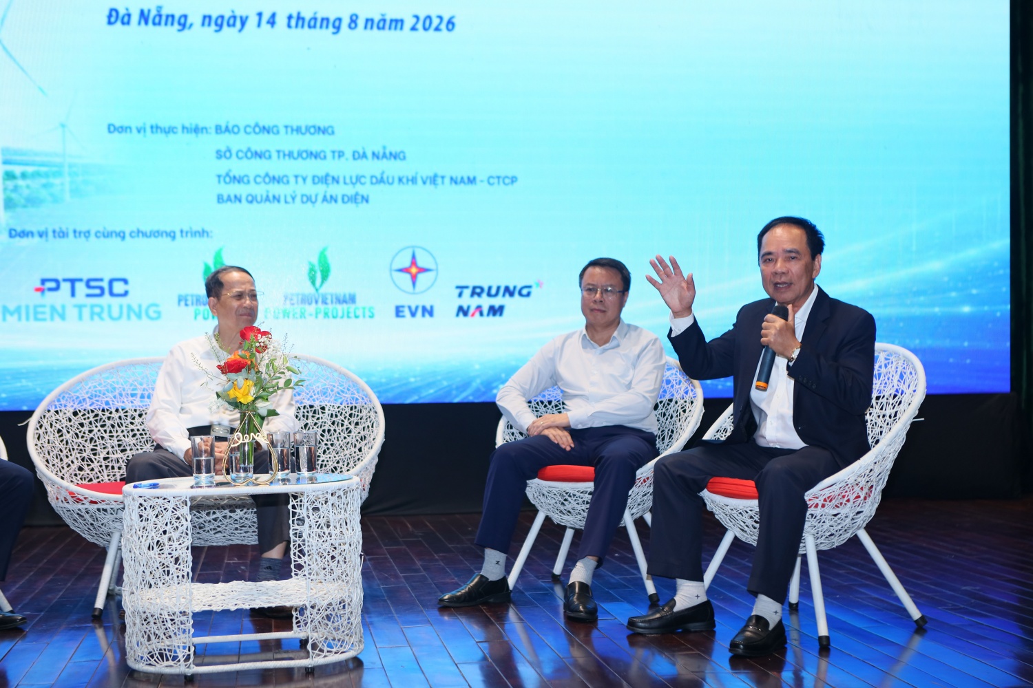 Cần mở rộng đối tượng được phép mua bán điện trực tiếp từ các dự án điện khí LNG