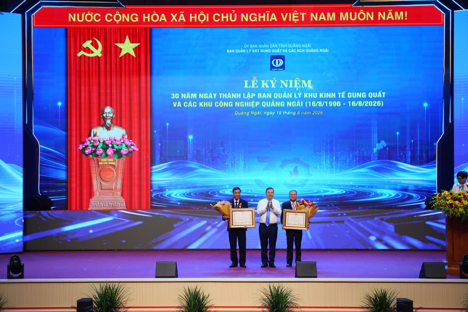 Lọc hoá dầu và gang thép góp phần khẳng định vị thế của KKT Dung Quất Lọc hoá dầu và gang thép góp phần khẳng định vị thế của KKT Dung Quất