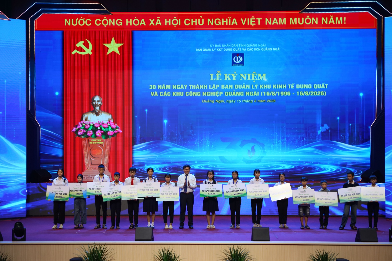 Lọc hoá dầu và gang thép góp phần khẳng định vị thế của KKT Dung Quất Lọc hoá dầu và gang thép góp phần khẳng định vị thế của KKT Dung Quất
