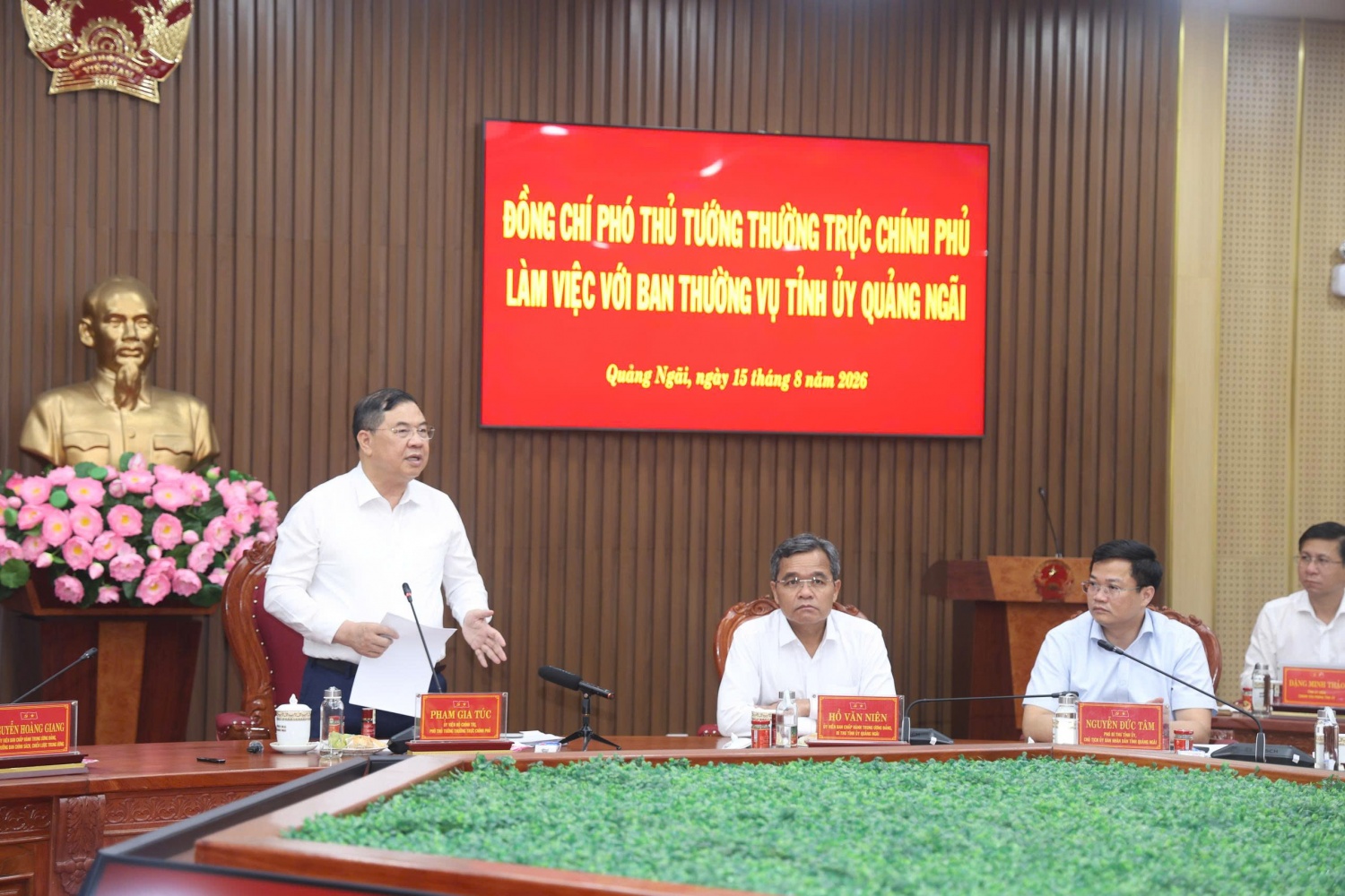 Phó Thủ tướng Thường trực Phạm Gia Túc: Tích cực chuẩn bị đầu tư Trung tâm lọc hóa dầu và năng lượng quốc gia tại KKT Dung Quất