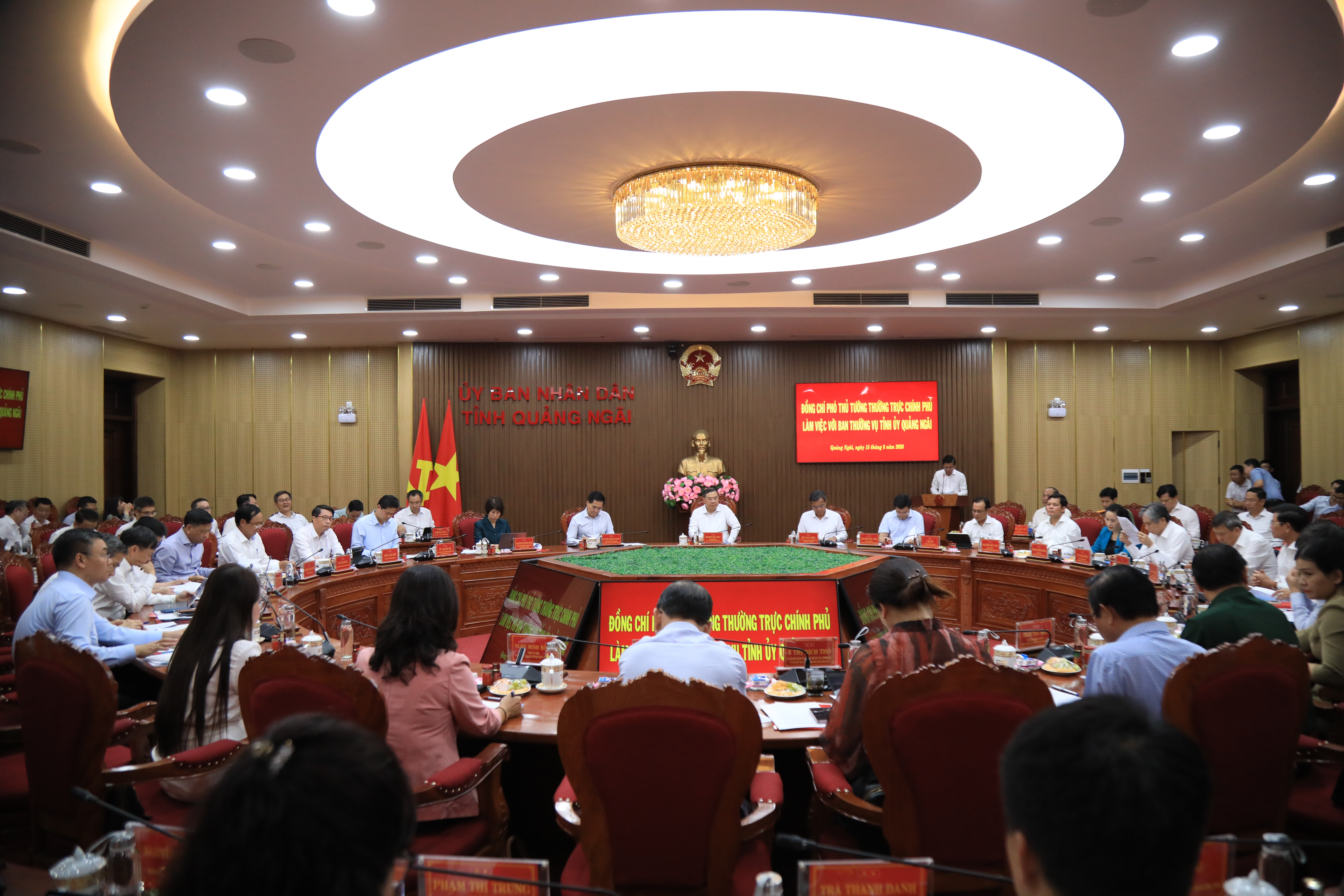 Phó Thủ tướng Thường trực Phạm Gia Túc: Tích cực chuẩn bị đầu tư Trung tâm lọc hóa dầu và năng lượng quốc gia tại KKT Dung Quất