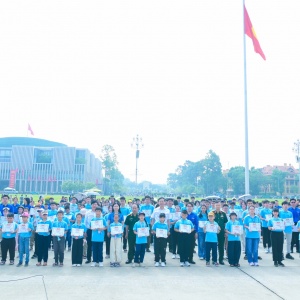 [VIDEO] PETROVIETNAM tổ chức Lễ báo công dâng Bác, tuyên dương học sinh đạt giải quốc gia, quốc tế năm học 2025 - 2026