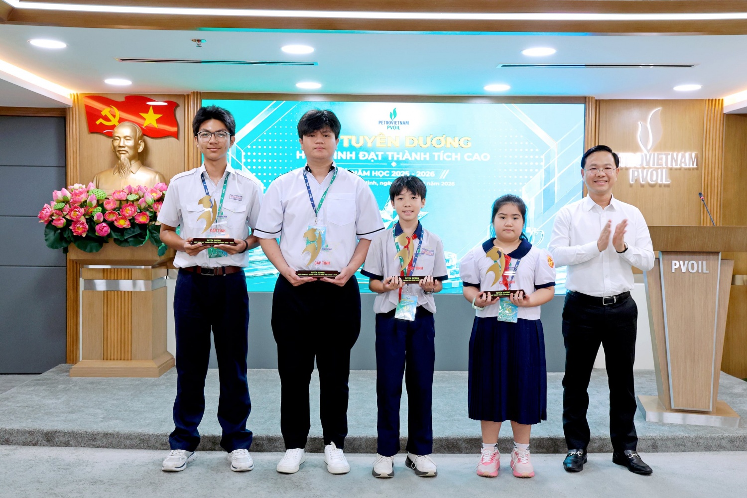 PVOIL tuyên dương các học sinh đạt thành tích cao, nâng bước thế hệ tương lai