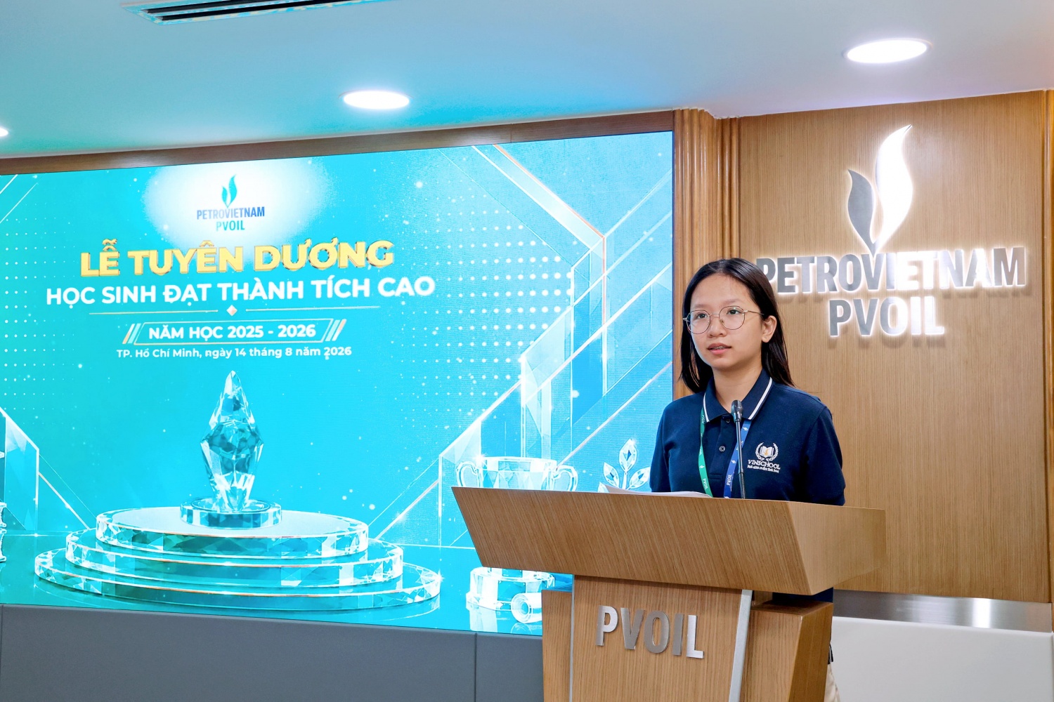 Cháu Lê Quỳnh Chi phát biểu cảm nghĩ tại Lễ Tuyên dương