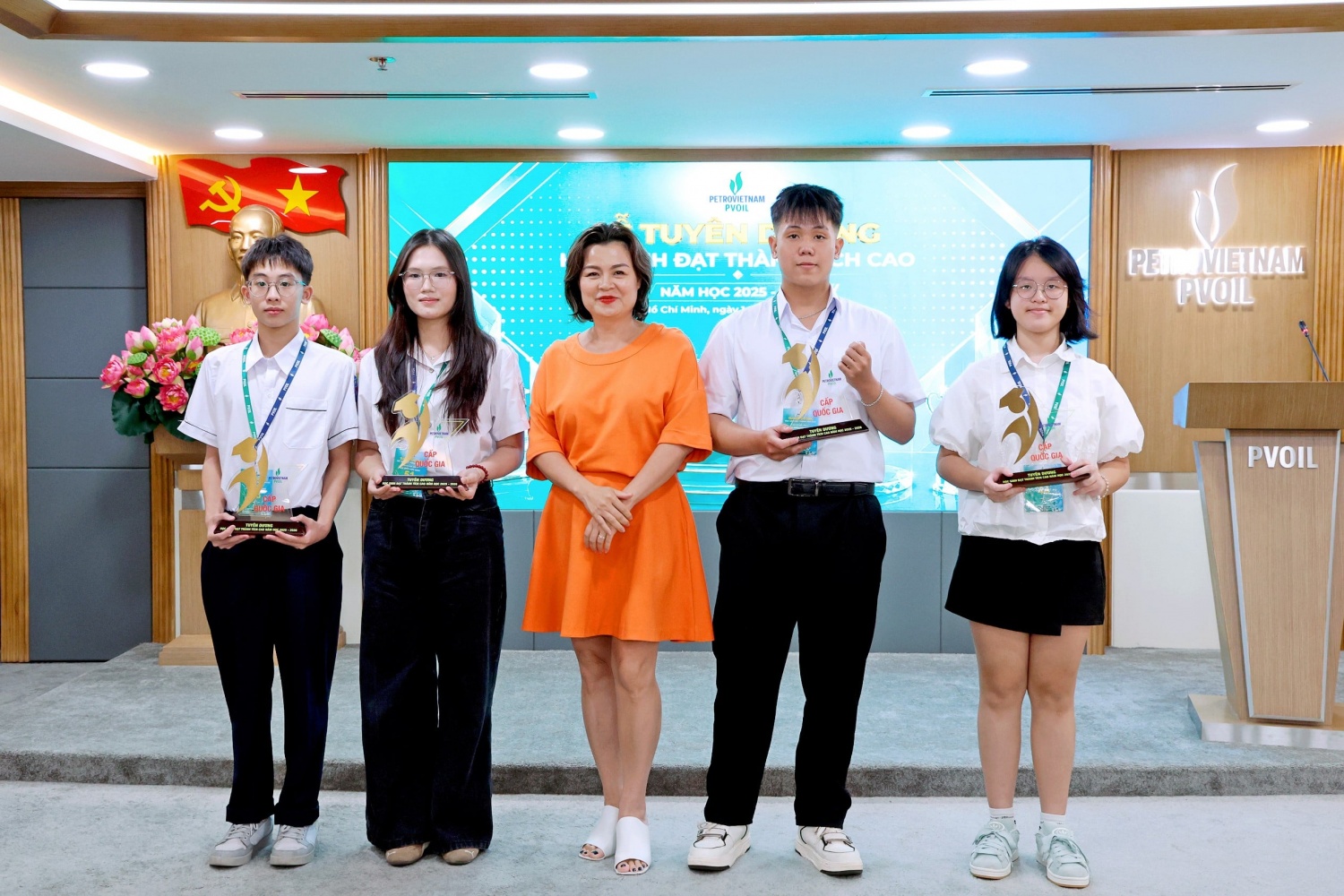 PVOIL tuyên dương các học sinh đạt thành tích cao, nâng bước thế hệ tương lai