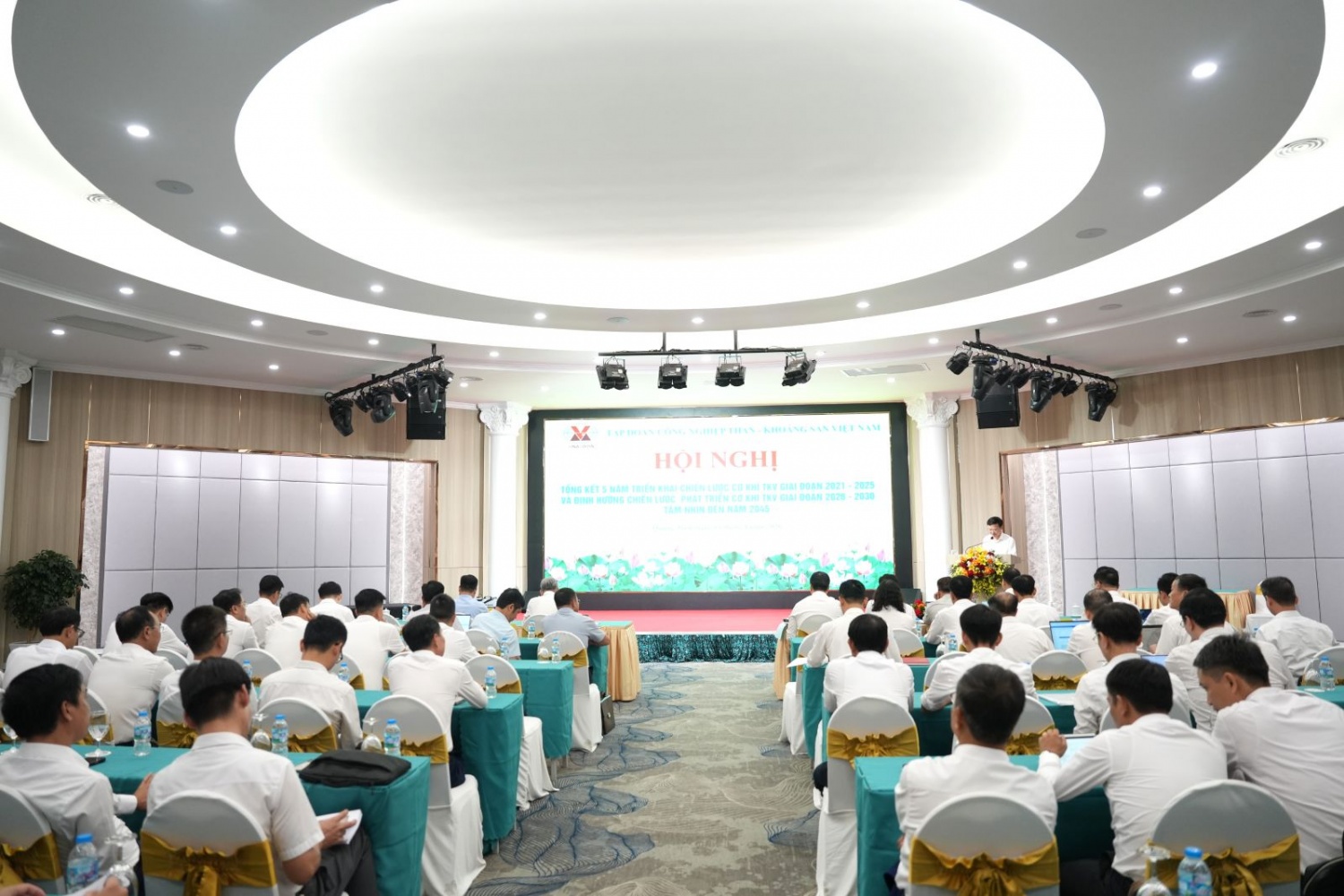 TKV đẩy mạnh phát triển cơ khí, đáp ứng cho sản xuất TKV đẩy mạnh phát triển cơ khí, đáp ứng cho sản xuất