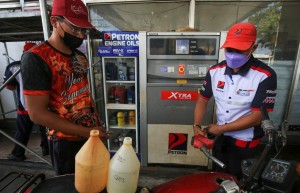 Malaysia ứng phó khủng hoảng nhiên liệu toàn cầu ra sao?