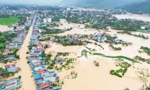 Mưa lớn kéo dài, cảnh báo lũ trên các sông ở Bắc Bộ và Bắc Trung Bộ