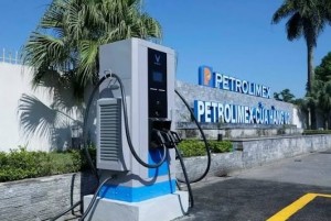 Các doanh nghiệp tăng tốc phủ trạm sạc trên cao tốc