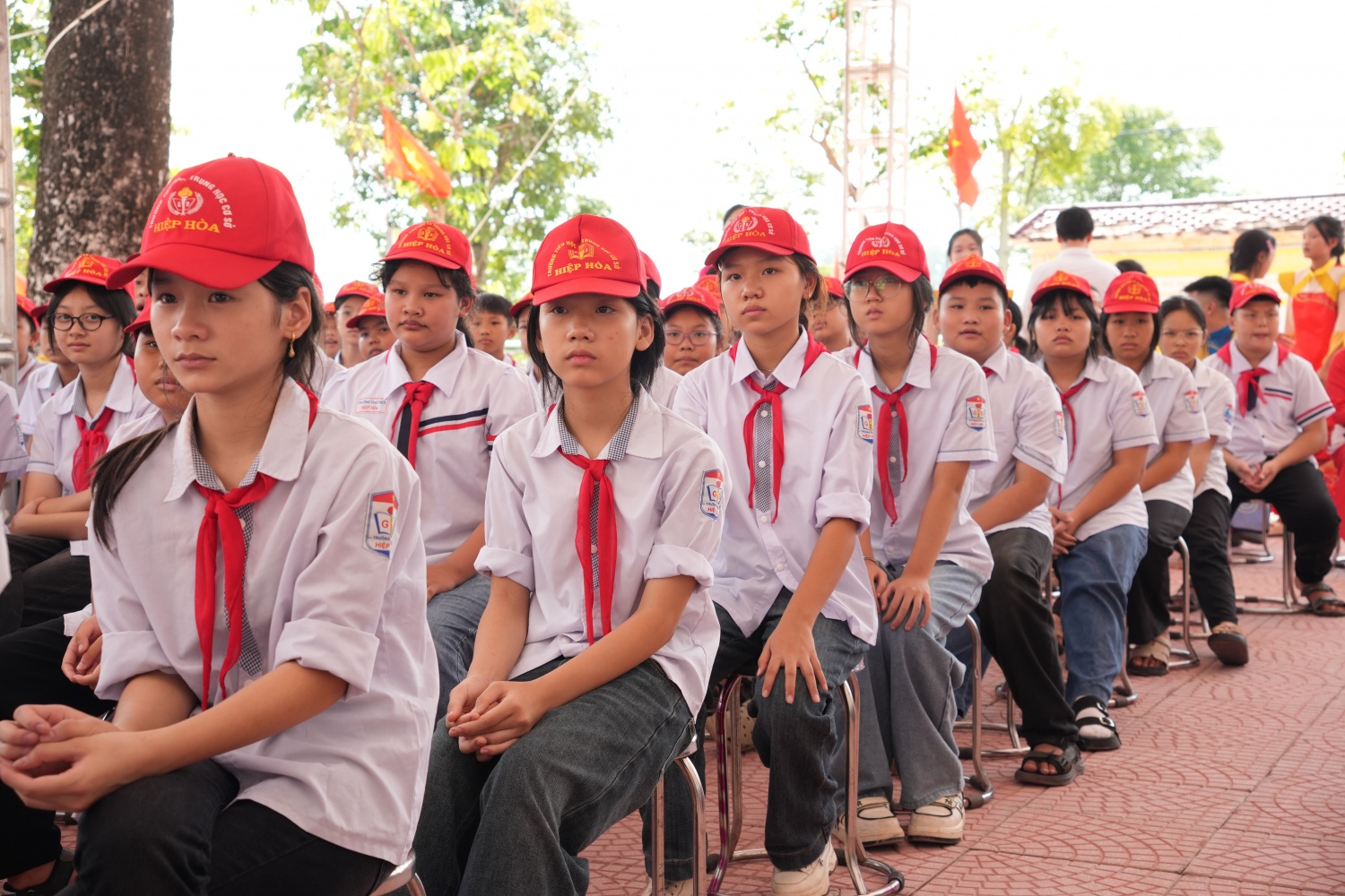 [Chùm ảnh] BSR tiếp sức những ước mơ tại Trường Tiểu học và THCS Hiệp Hòa