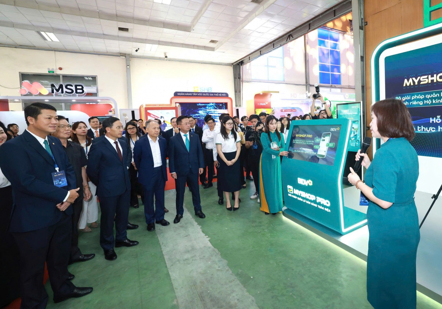 “Chuyển đổi số ngành ngân hàng 2026”: BIDV giới thiệu những giải pháp số toàn diện “Chuyển đổi số ngành ngân hàng 2026”: BIDV giới thiệu những giải pháp số toàn diện