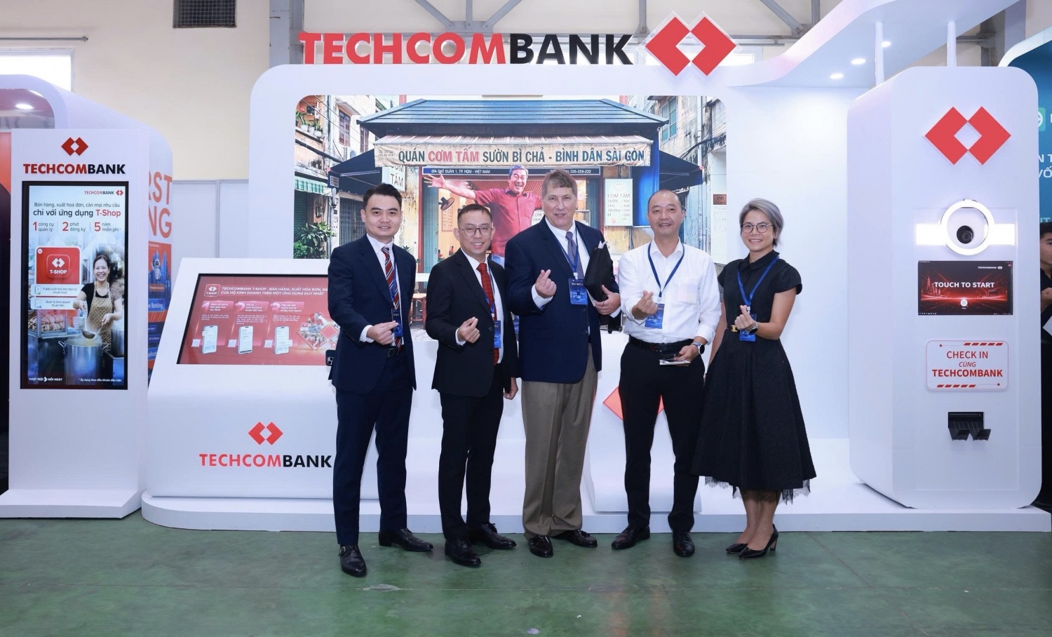 Techcombank kiến tạo vị thế dẫn dắt thông qua dữ liệu và ứng dụng AI Techcombank kiến tạo vị thế dẫn dắt thông qua dữ liệu và ứng dụng AI