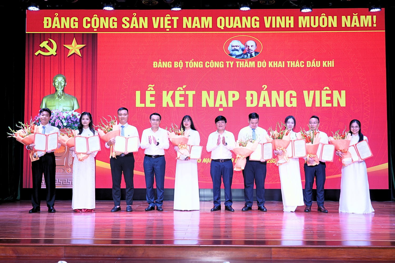 PVEP kết nạp đảng viên mới tại “địa chỉ đỏ”, tiếp lửa truyền thống cách mạng PVEP kết nạp đảng viên mới tại “địa chỉ đỏ”, tiếp lửa truyền thống cách mạng