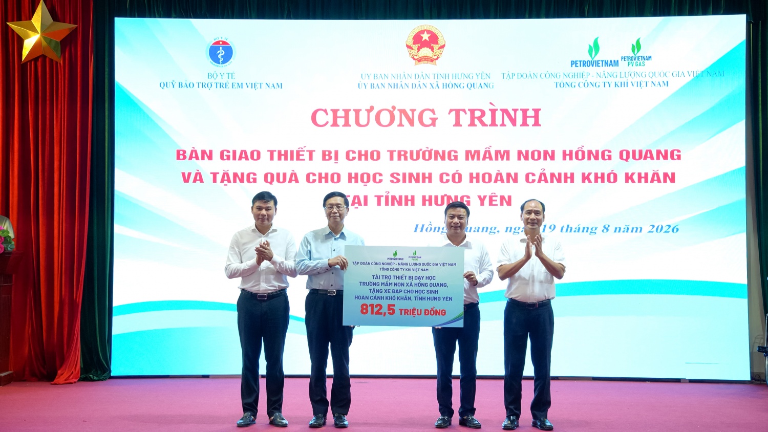 PETROVIETNAM và PV GAS đồng hành cùng học sinh Hưng Yên đón năm học mới PETROVIETNAM và PV GAS đồng hành cùng học sinh Hưng Yên đón năm học mới