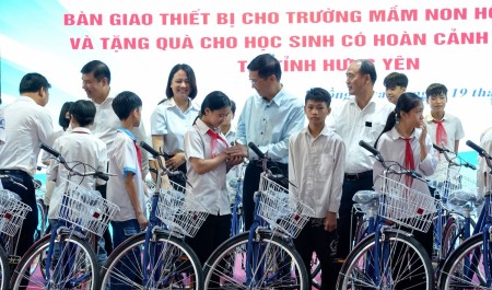 PETROVIETNAM và PV GAS đồng hành cùng học sinh Hưng Yên đón năm học mới