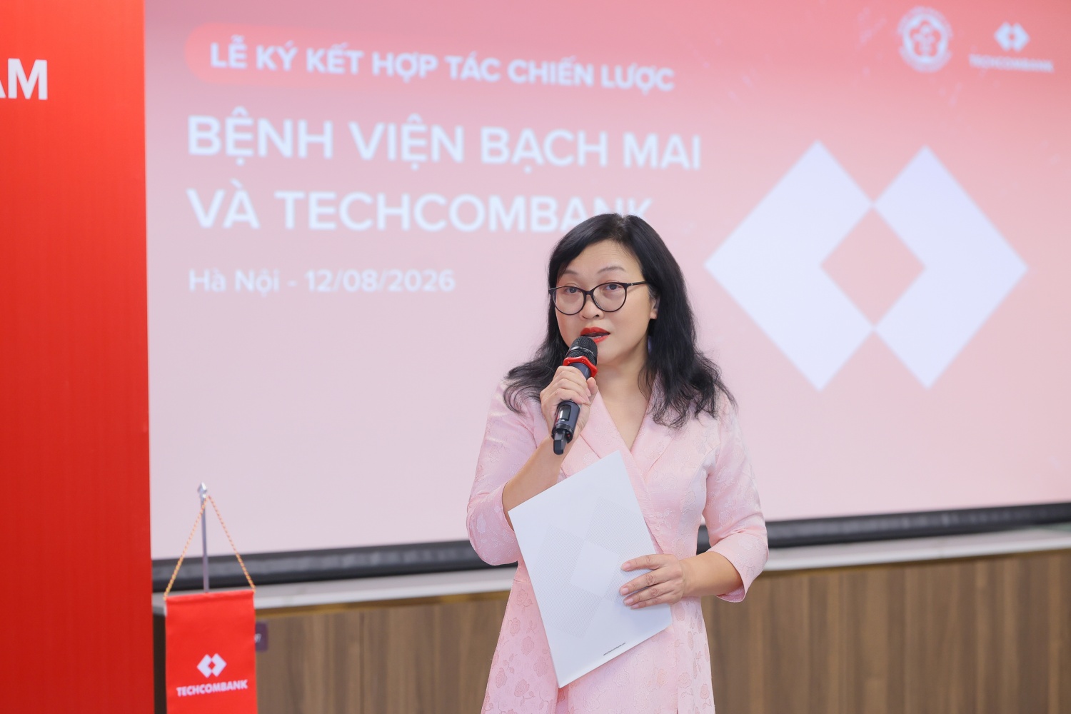Bệnh viện Bạch Mai và Techcombank hợp tác xây dựng hệ sinh thái tài chính y tế hiện đại