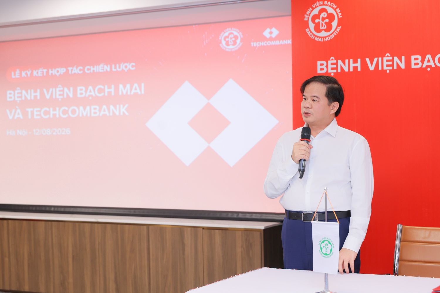 Bệnh viện Bạch Mai và Techcombank hợp tác xây dựng hệ sinh thái tài chính y tế hiện đại
