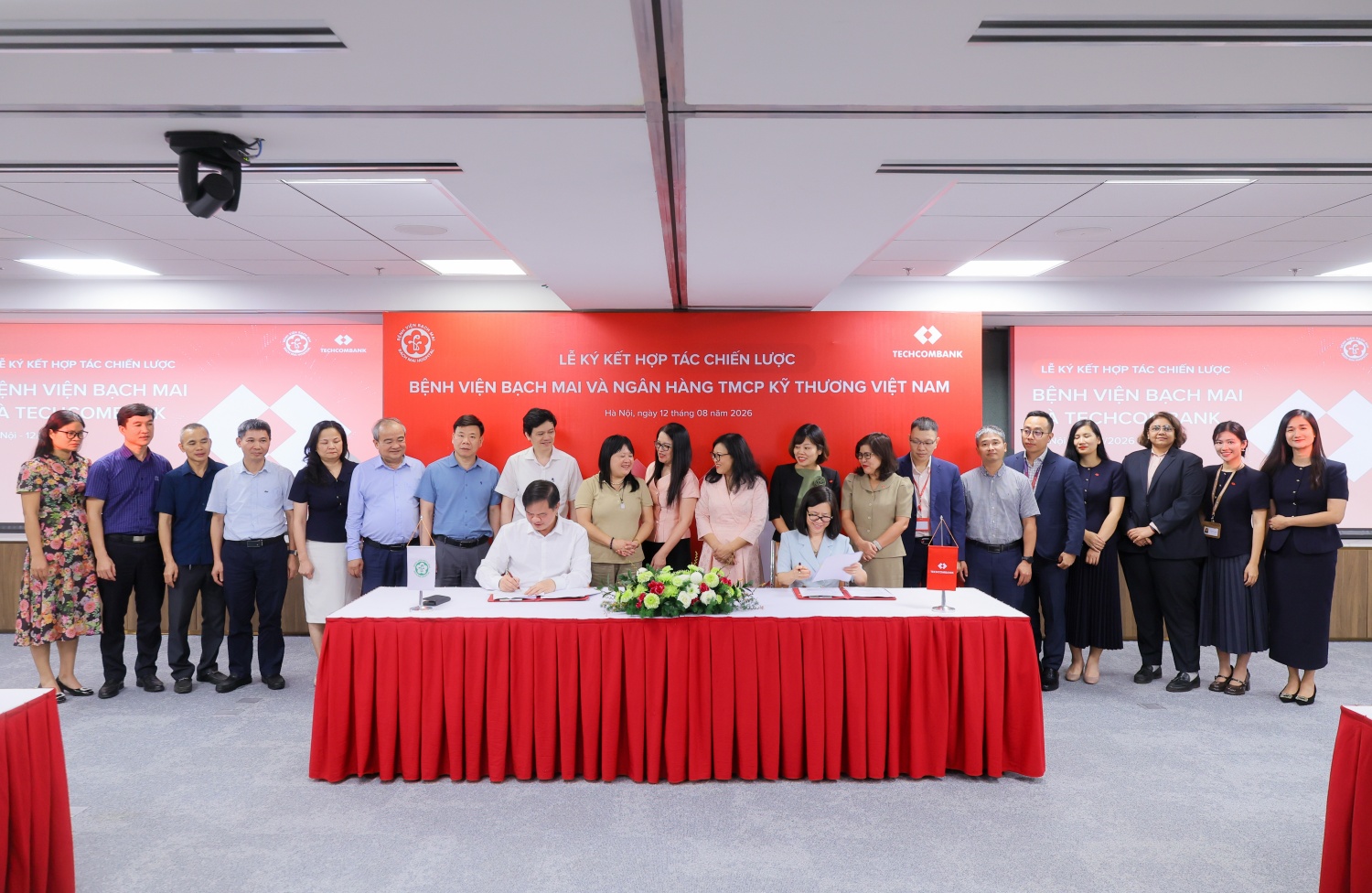 Bệnh viện Bạch Mai và Techcombank hợp tác xây dựng hệ sinh thái tài chính y tế hiện đại