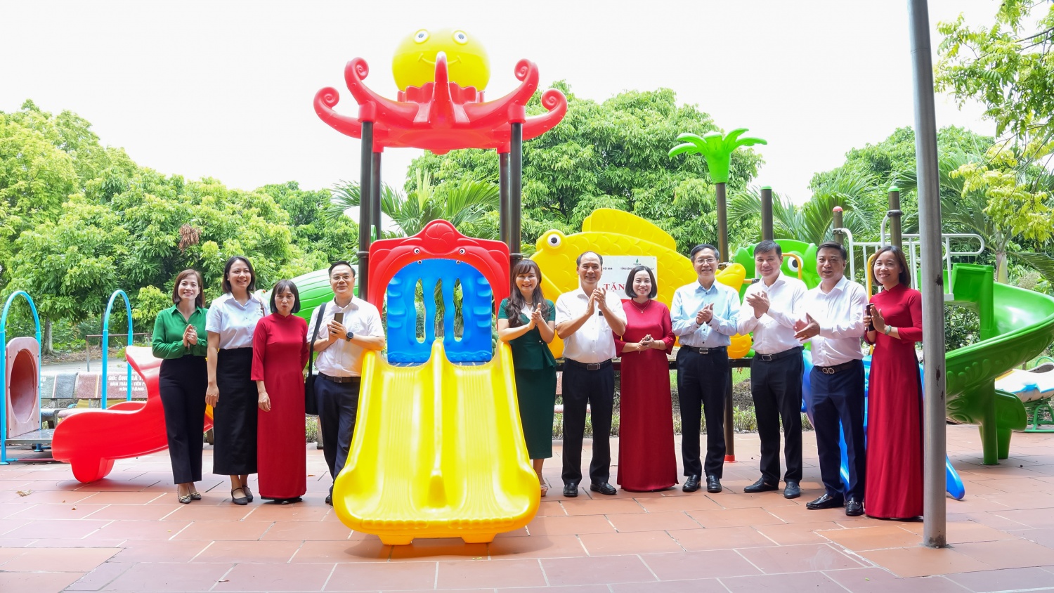 [Chùm ảnh] PETROVIETNAM và PV GAS tiếp thêm động lực cho học sinh Hưng Yên trước thềm năm học mới