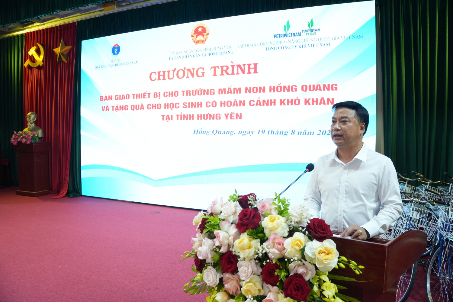 [Chùm ảnh] PETROVIETNAM và PV GAS tiếp thêm động lực cho học sinh Hưng Yên trước thềm năm học mới