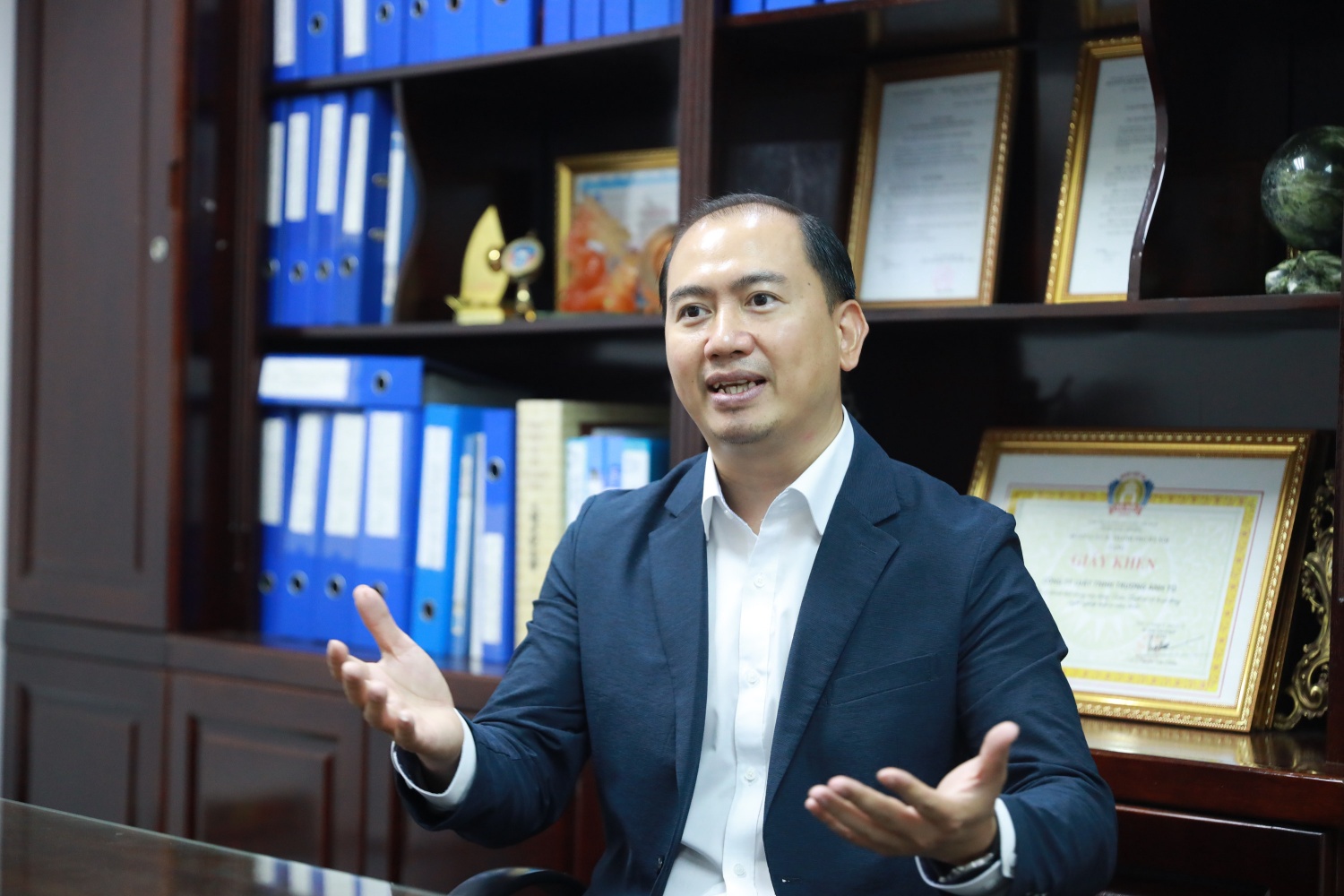Cần Cần
