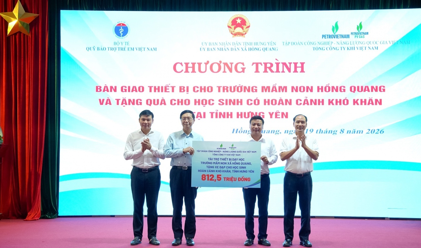 [VIDEO] PETROVIETNAM chung tay vì thế hệ trẻ Hưng Yên trước thềm năm học mới