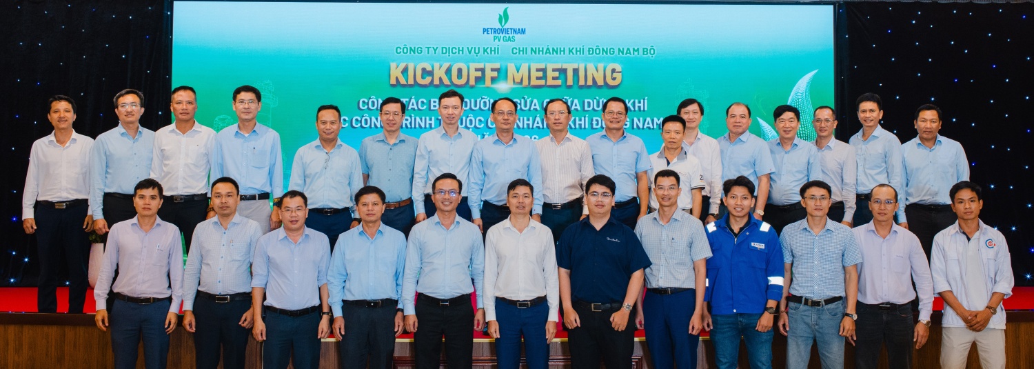 Các đại biểu chụp ảnh lưu niệm tại Chương trình