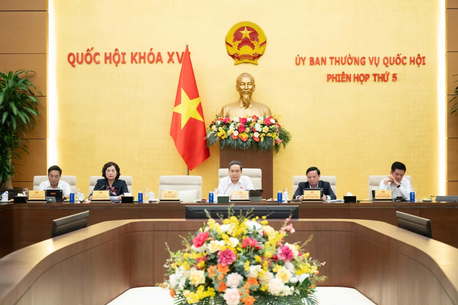 Xem xét đề xuất giảm 30% thuế cho hộ kinh doanh, doanh nghiệp nhỏ