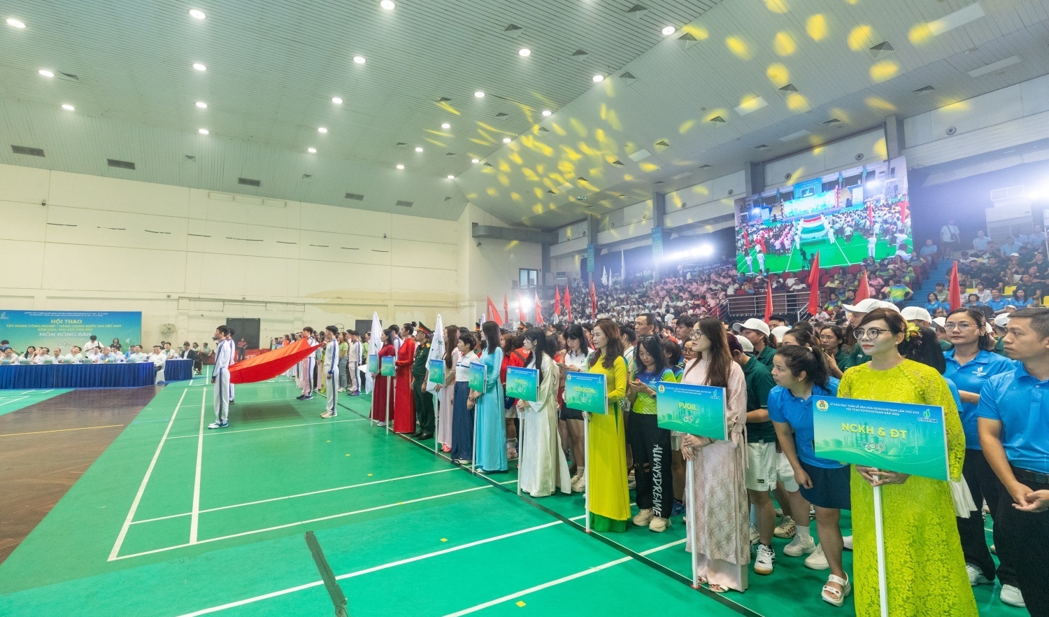 Khi tinh thần “Một đội ngũ - Một mục tiêu” được tiếp sức trên sân đấu