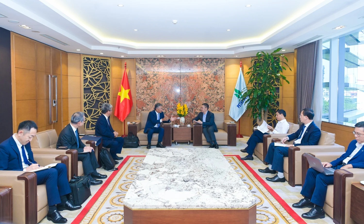 PETROVIETNAM and Mitsui promote cooperation in the energy sector